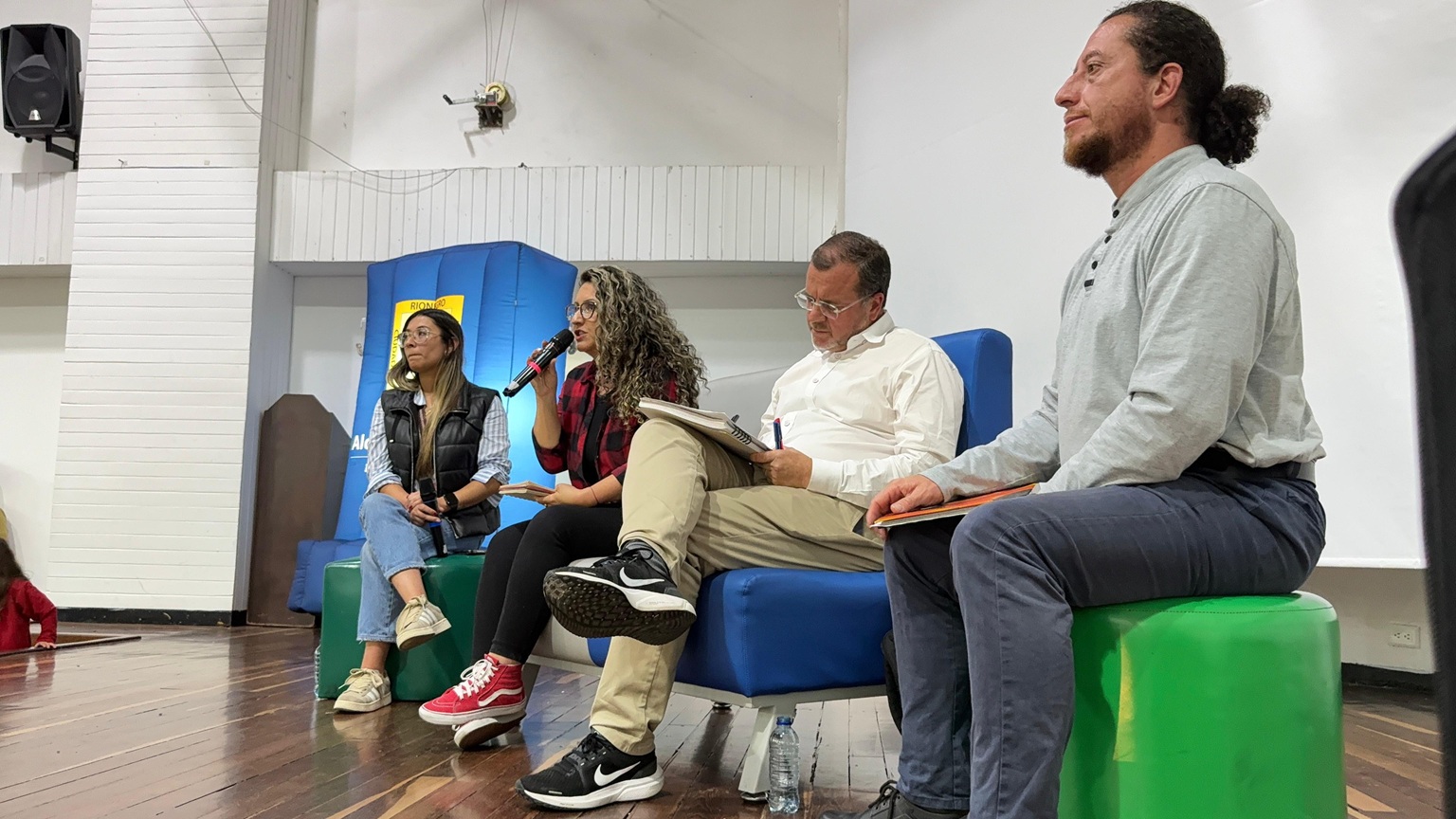 Alcalde Jorge Rivas escucha a representantes del sector cultural de Rionegro en un encuentro participativo