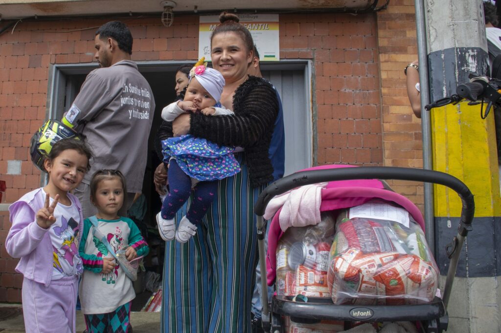 Alcaldesa Ilbed Santa entrega paquetes nutricionales a madres gestantes en La Ceja