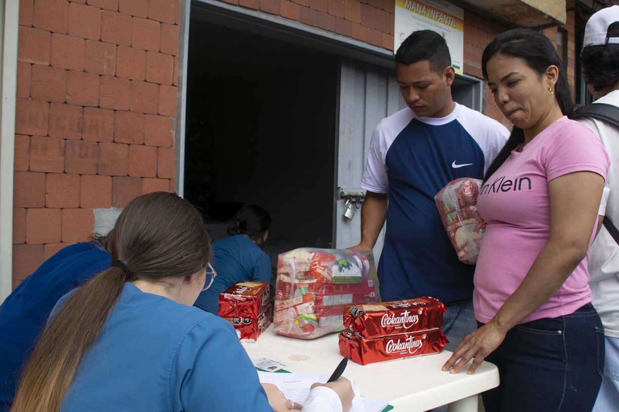 Alcaldesa Ilbed Santa entrega paquetes nutricionales a madres gestantes en La Ceja