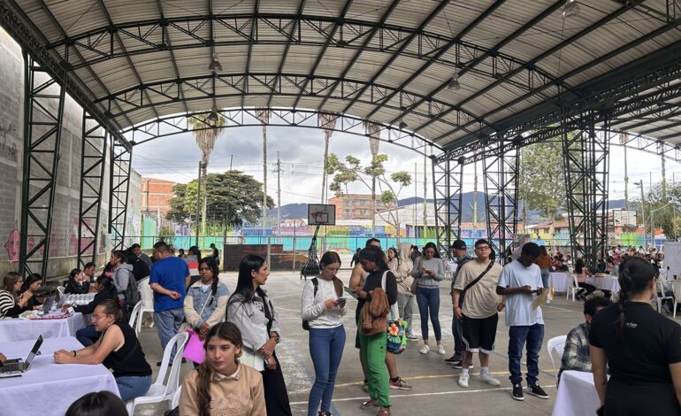 Feria de Empleo 2025 en La Ceja fue un éxito: más de 400 vacantes ofrecidas en una jornada histórica