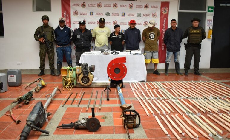 Tropas del Ejército Nacional intervienen un socavón de minería ilegal en Argelia de María.