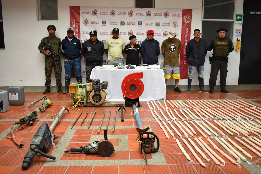 Tropas del Ejército Nacional intervienen un socavón de minería ilegal en Argelia de María.