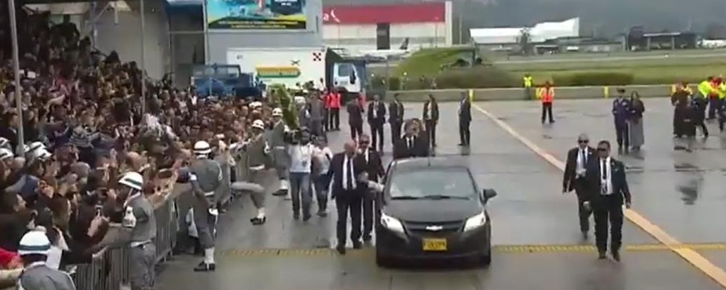 El Chevrolet Sail en el que se movilizó el papa Francisco en Medellín aún sigue activo. ¿Sabías dónde está hoy el carro del pontífice?