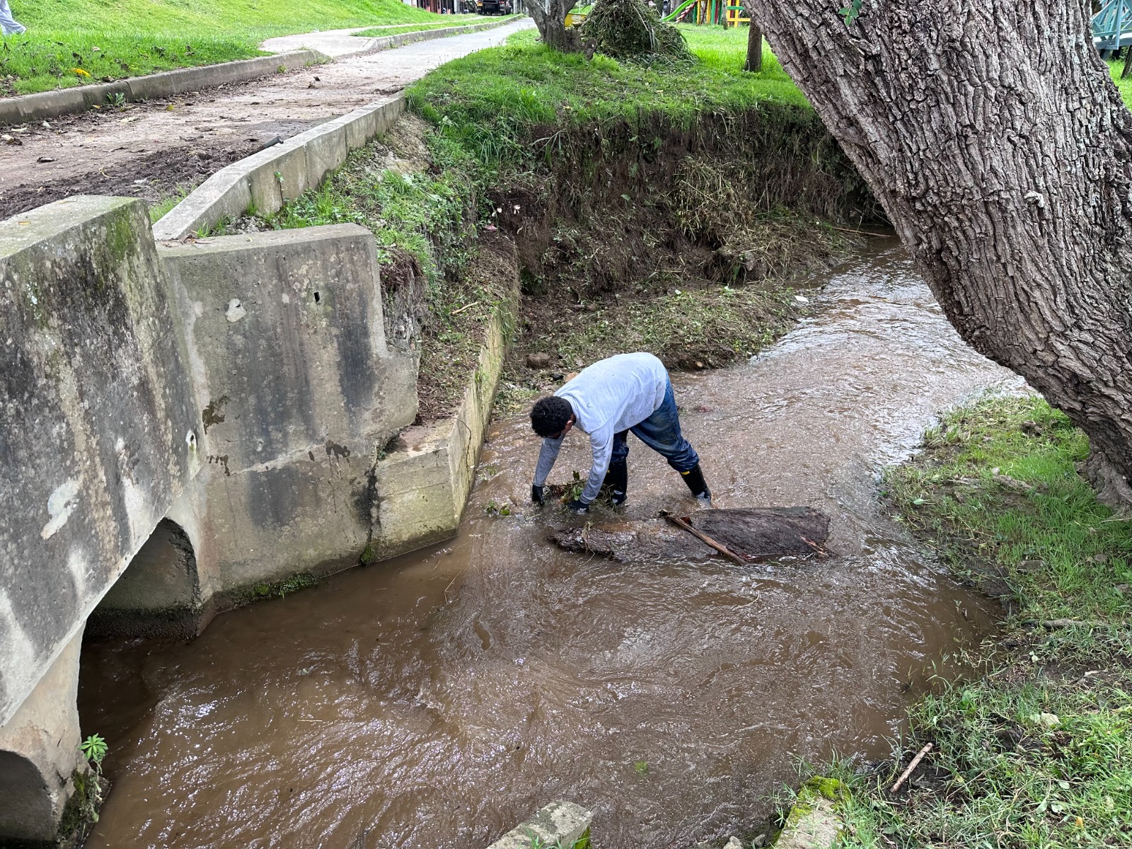 Campaña en La Ceja para recolectar colchones y proteger fuentes hídricas en temporada de lluvias