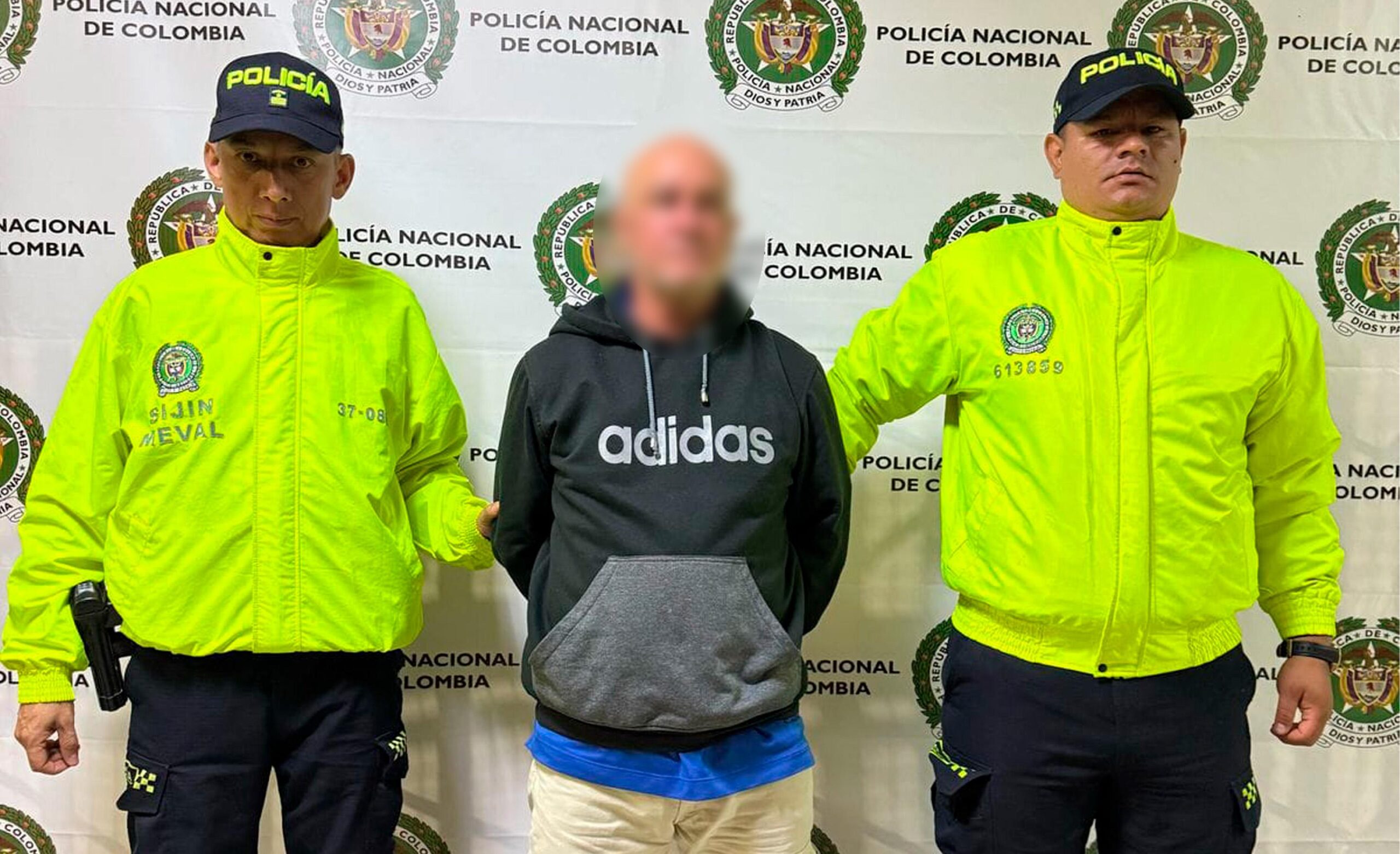 Material incautado en el invernadero: marihuana y equipos para vapeadores electrónicos - Archivo