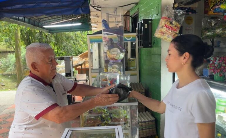 Medellín entrega apoyo económico a 16.000 adultos mayores vulnerables: Descubre los detalles del programa