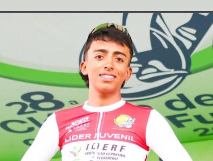 José Manuel Ortiz, de La Ceja, ganó etapa, lideró montaña, metas volantes y es líder general en la Vuelta a Fusagasugá 2025.
