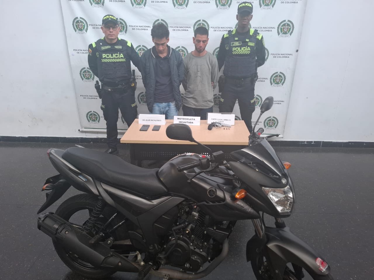 Policía de Medellín captura a presuntos delincuentes en moto gracias a cámara LPR