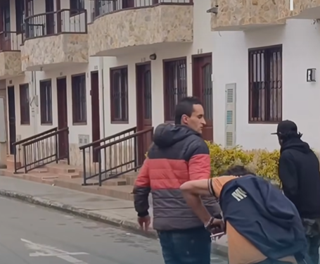 Captura de video del presunto hurto en un local comercial de La Ceja por alias Borracho