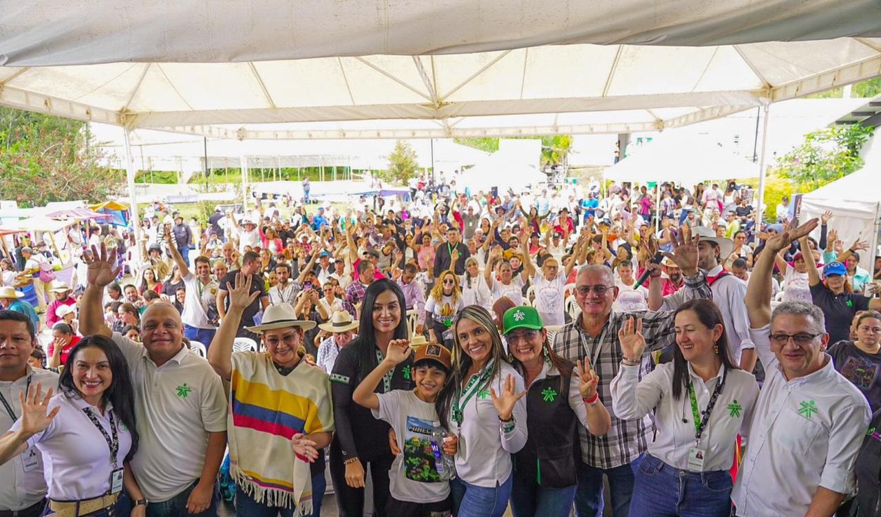 Lanzamiento del Proyecto Integrador Subregional Nodo Altiplano en Marinilla con presencia de campesinos y autoridades.