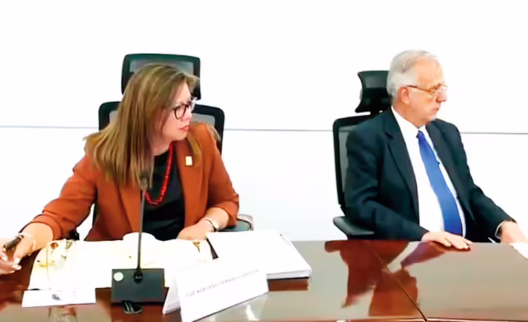 La justicia guatemalteca acusa a Iván Velásquez y a Luz Adriana Camargo de asociación ilícita y otros delitos relacionados con el caso Odebrecht. Se solicita alerta roja de Interpol para su captura.