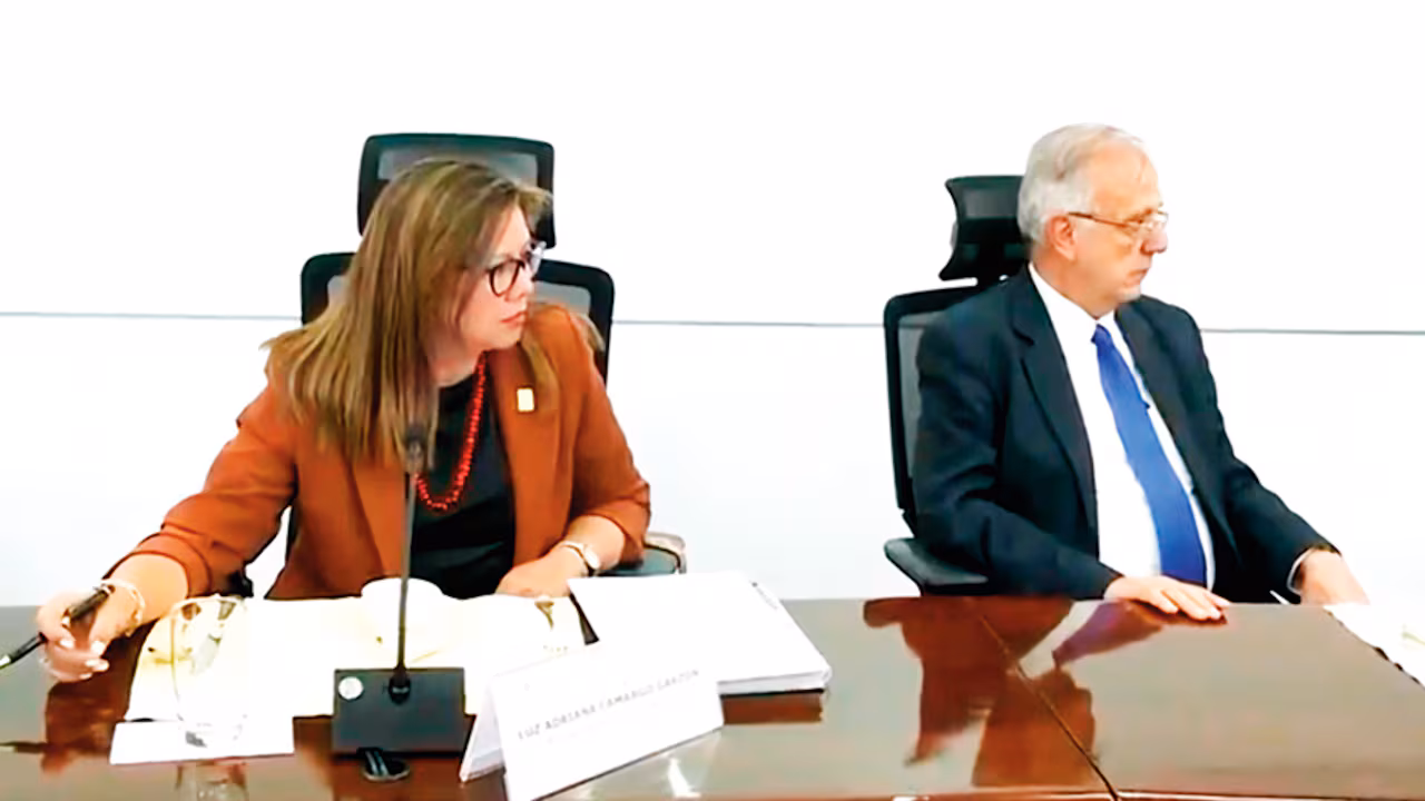 La justicia guatemalteca acusa a Iván Velásquez y a Luz Adriana Camargo de asociación ilícita y otros delitos relacionados con el caso Odebrecht. Se solicita alerta roja de Interpol para su captura.