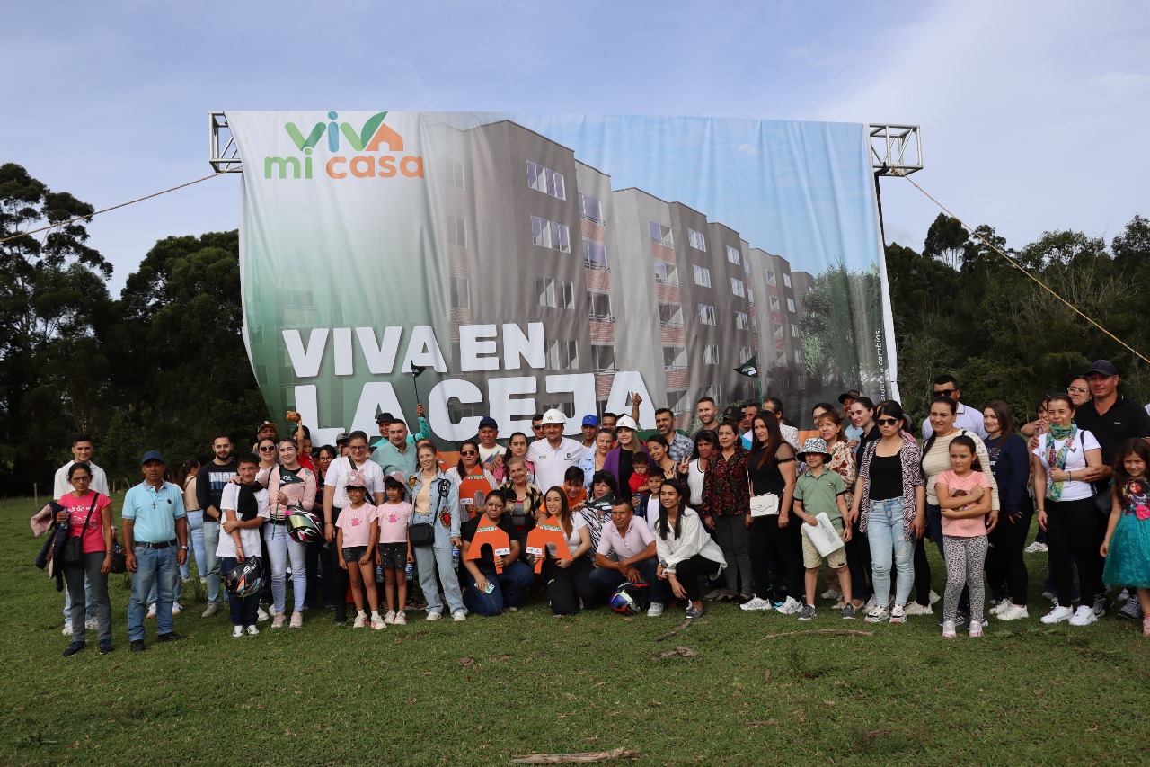 Antioquia lanza el Mes de la Vivienda VIVA Mi Casa 2025 con 6.761 soluciones, empleo, CrediSub y energía solar.