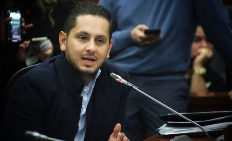 Senador Esteban Quintero anuncia denuncias contra Gustavo Petro si insiste en convocar consulta popular por decreto