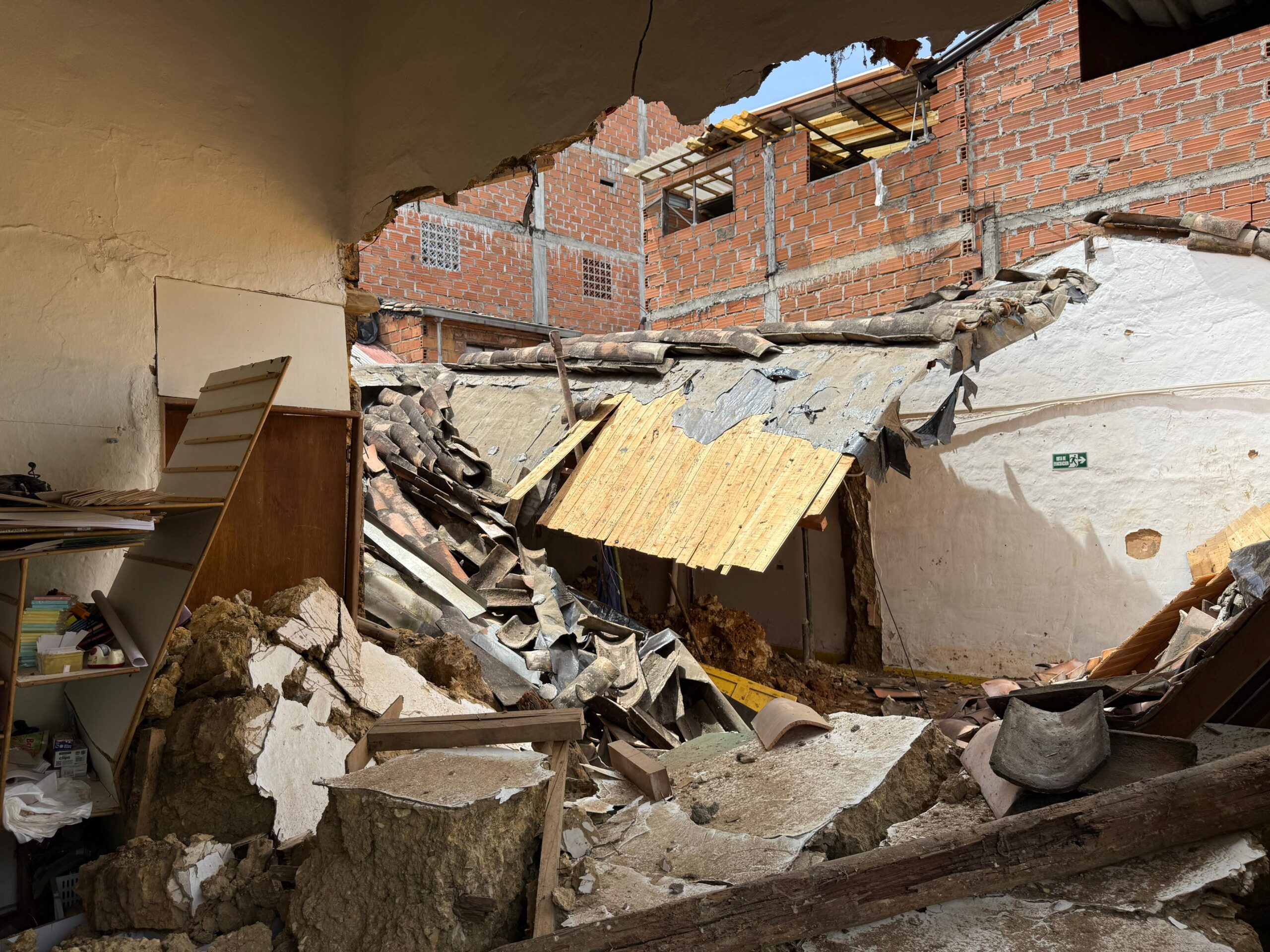 Bomberos atienden colapso estructural en obra de remodelación en Quebrada Arriba, Rionegro