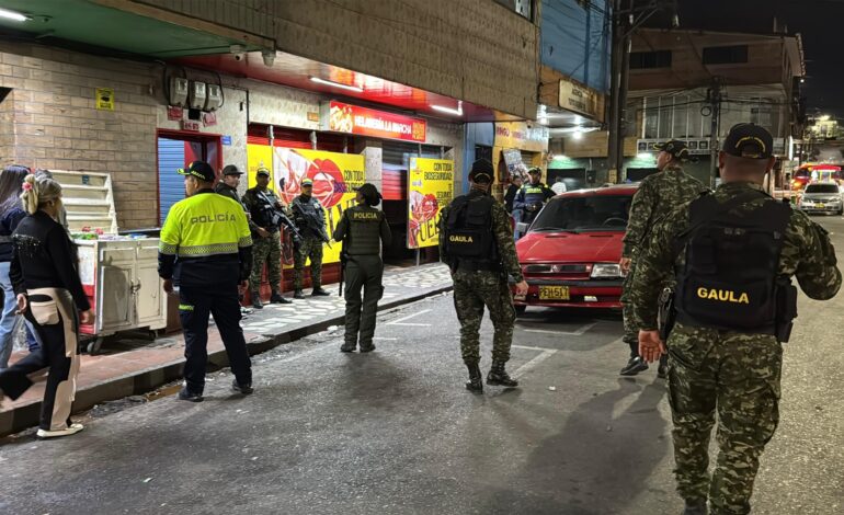 Autoridades realizan operativo de seguridad en La Galería de Rionegro.