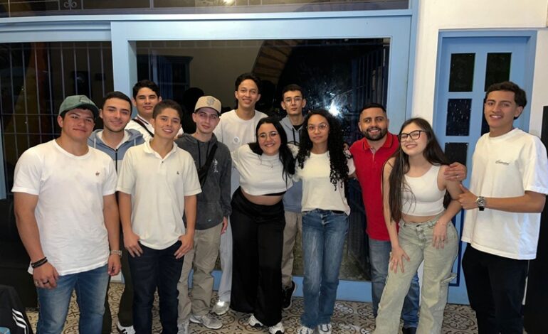 Líderes juveniles de CAJU durante el lanzamiento de su lista al CMJ 2025 en La Ceja, Rionegro y El Carmen.