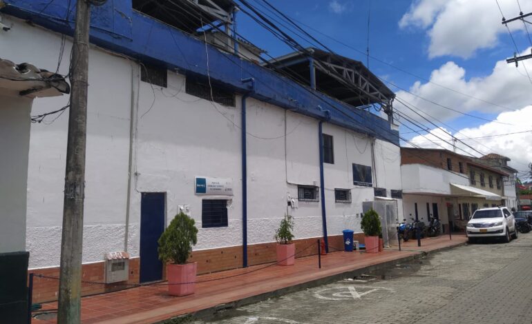 Fachada del centro penitenciario de La Ceja que será cerrado en diciembre de 2025