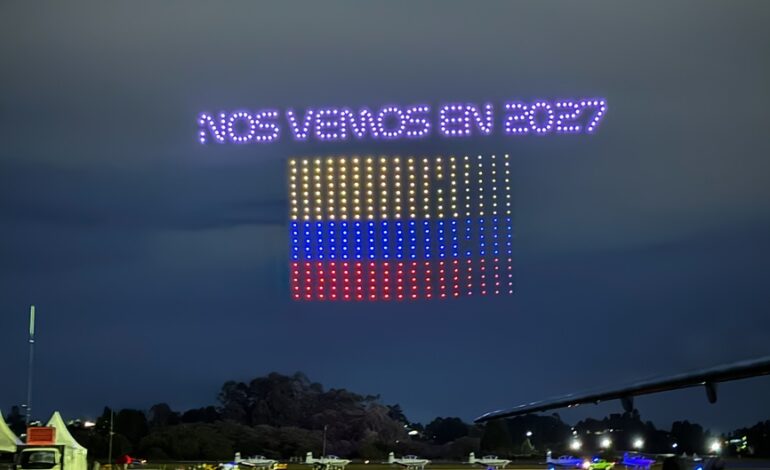 El espectacular show de drones que deslumbró a los asistentes a la F‑AIR Colombia 2025