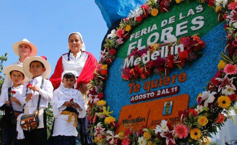 Desfile de silleteros en Medellín durante la Feria de las Flores 2025.