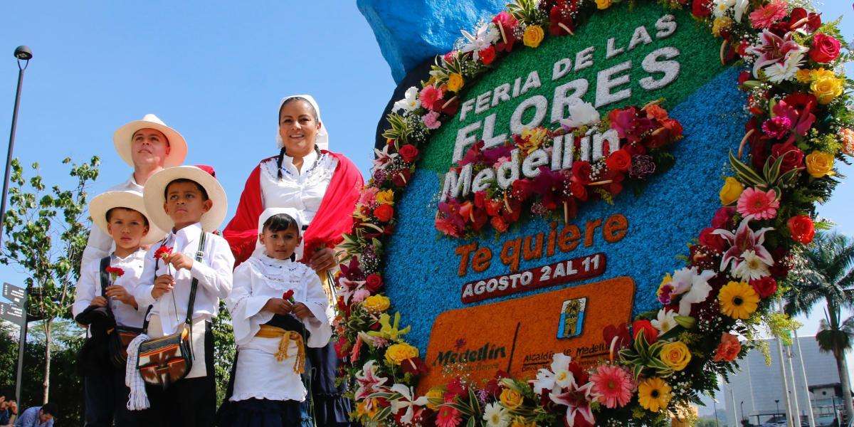 Desfile de silleteros en Medellín durante la Feria de las Flores 2025.