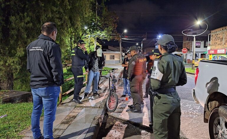 Policía y Alcaldía de La Ceja realizan controles nocturnos para proteger a menores de edad