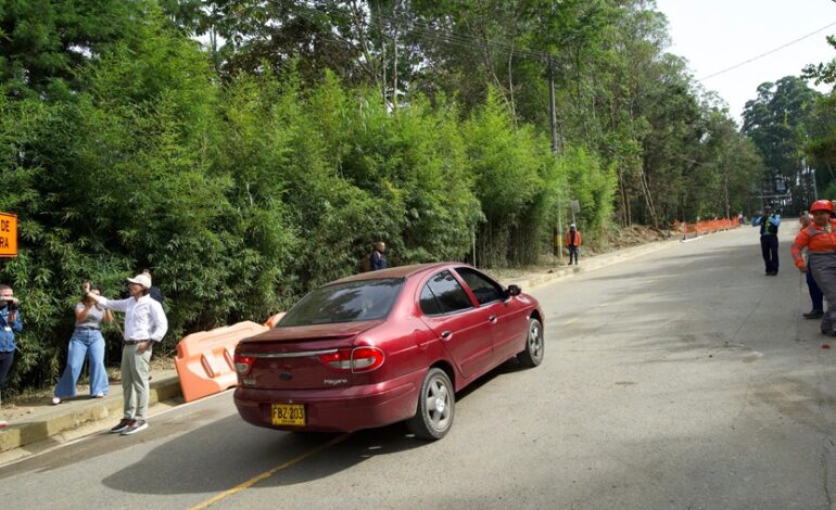Apertura total de la vía Loma de los Balsos en Medellín tras deslizamiento