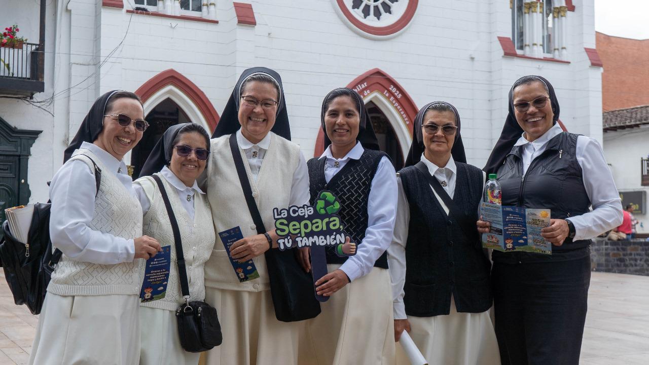 Campaña turística en La Ceja para promover la separación de residuos durante vacaciones
