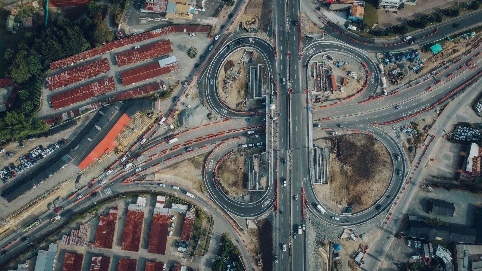 Vista aérea del intercambio vial del Aeropuerto José María Córdova en Rionegro