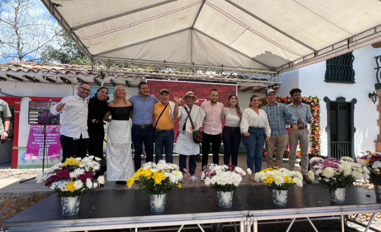Visitantes disfrutan del GastroFest 2025 en el Parque del Bienestar de Llanogrande, entre gastronomía y cultura paisa.