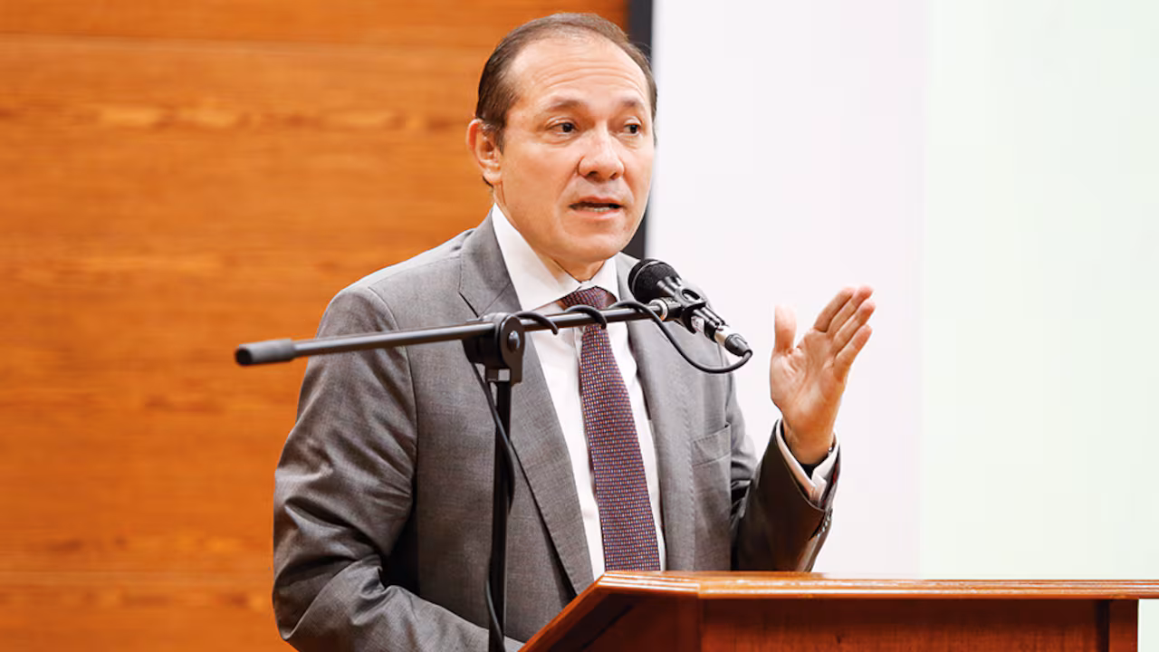 Oficina en Colombia aplicando jornada laboral de 44 horas semanales desde julio de 2025