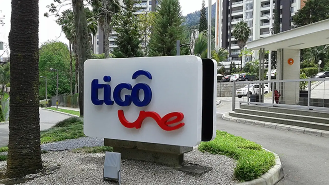 EPM avanza en la venta de sus acciones en UNE, fijando el precio mínimo por acción en $418.741, con un valor total de $2,1 billones.