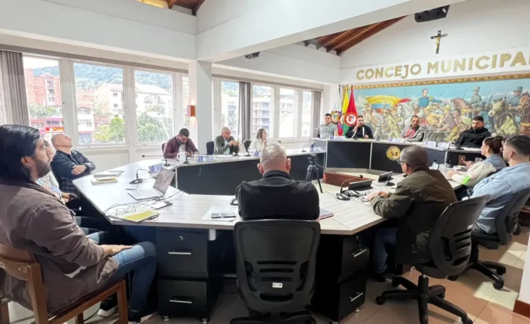 Alcaldía y Concejo dialogan sobre proyecto de la Vía al Futuro en El Santuario