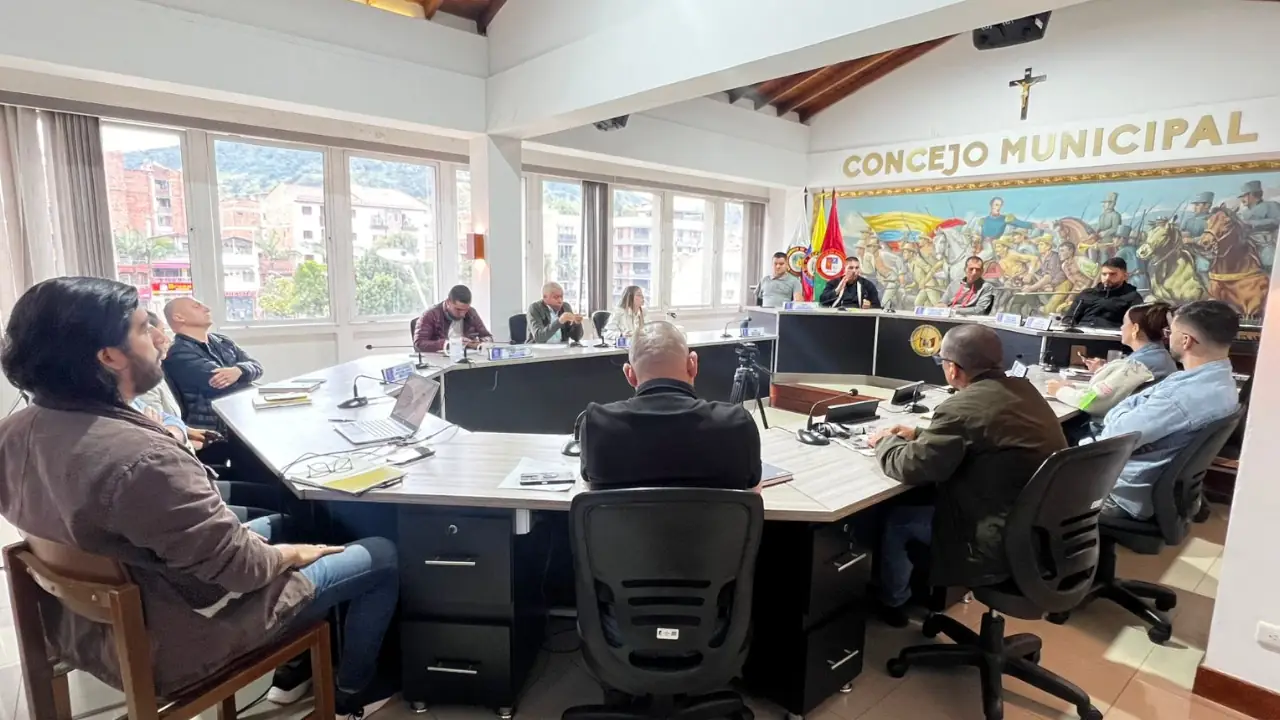 Alcaldía y Concejo dialogan sobre proyecto de la Vía al Futuro en El Santuario