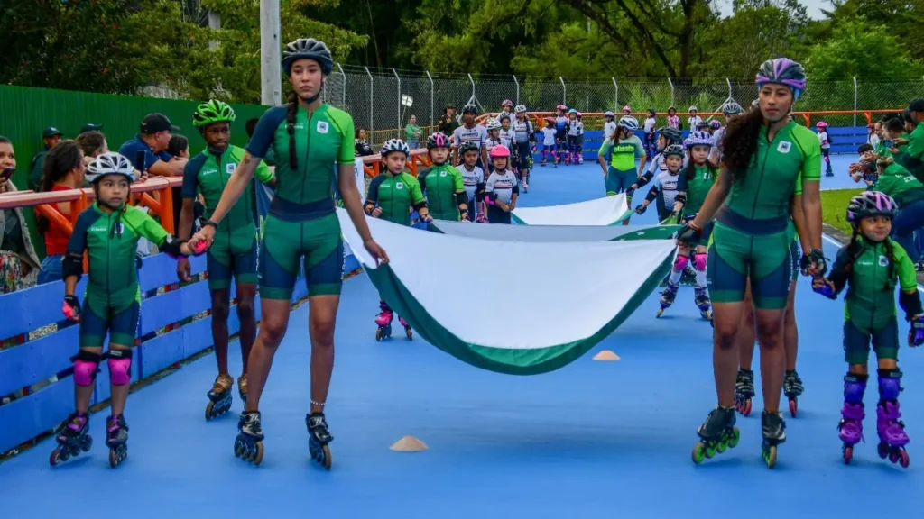 Gobernación y Alcaldía mejoran pista de patinaje para la comunidad en El Retiro