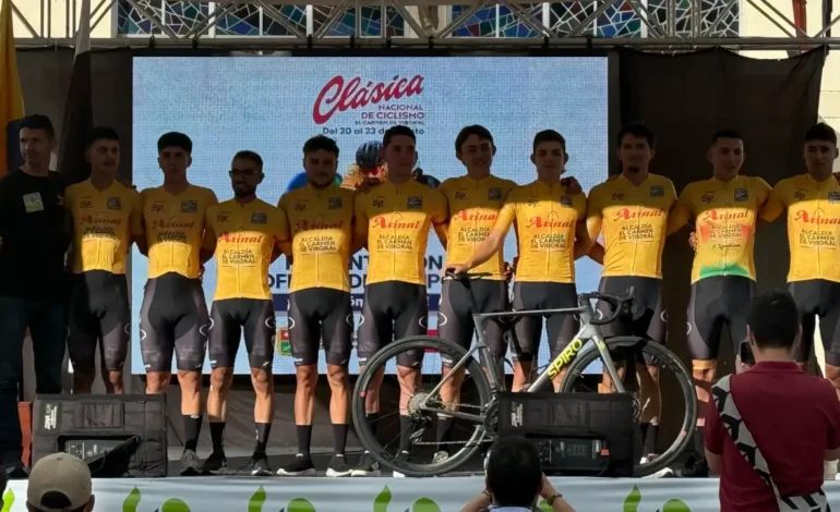 Más de 200 ciclistas participan en la Clásica Nacional de El Carmen de Viboral 2025