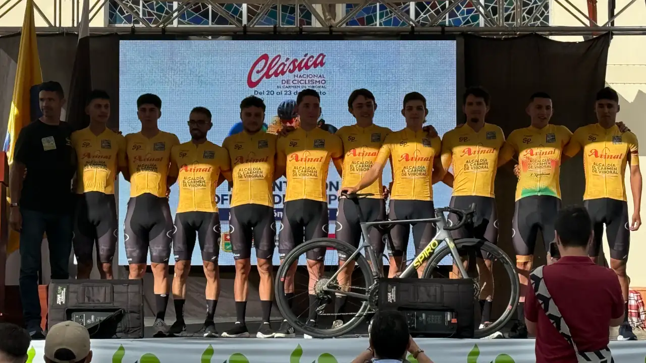 Más de 200 ciclistas participan en la Clásica Nacional de El Carmen de Viboral 2025