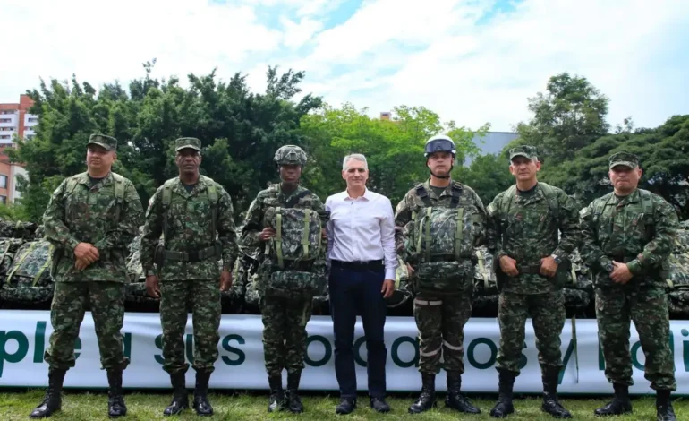 Soldados reciben dotación gracias a la Gobernación de Antioquia