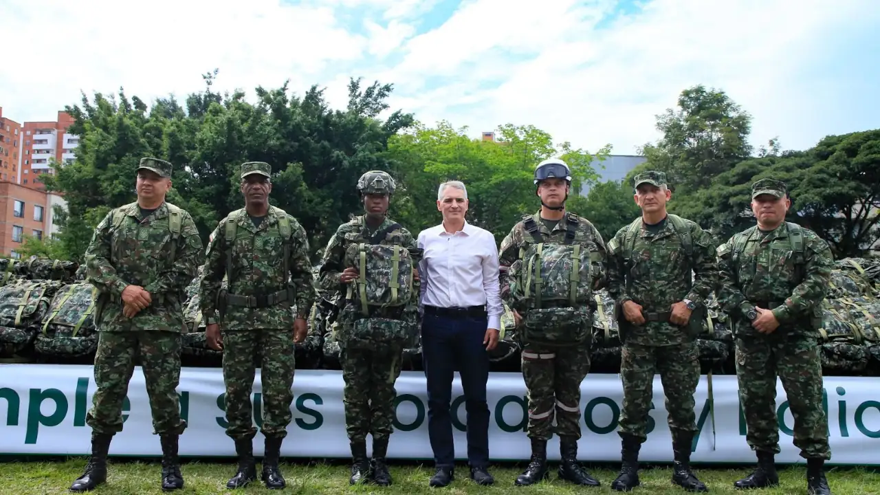Soldados reciben dotación gracias a la Gobernación de Antioquia