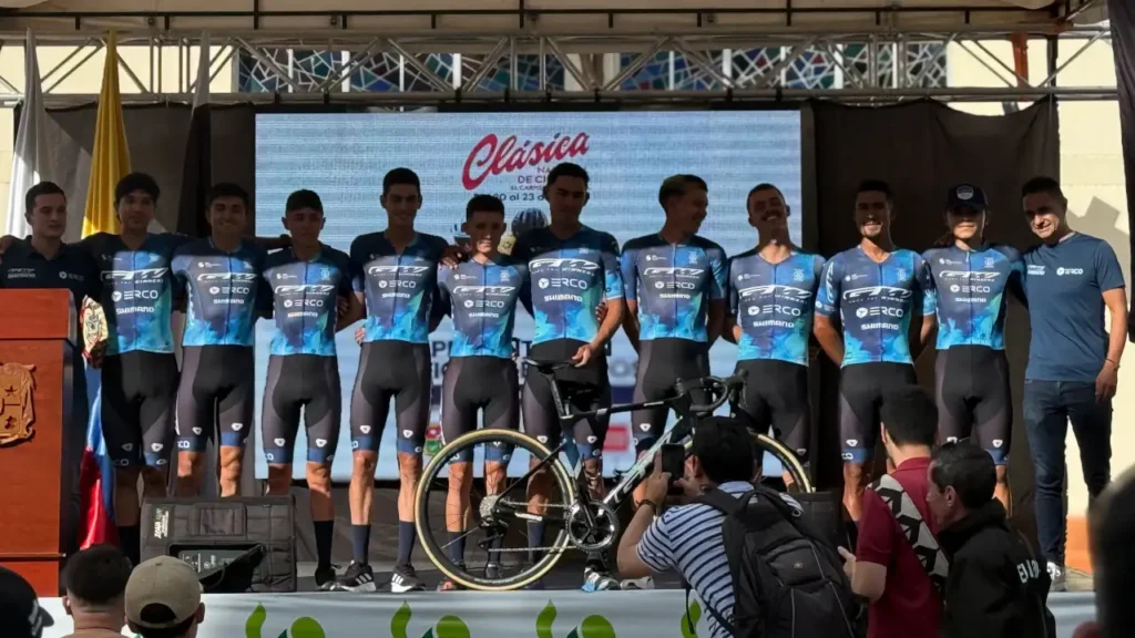 Más de 200 ciclistas participan en la Clásica Nacional de El Carmen de Viboral 2025