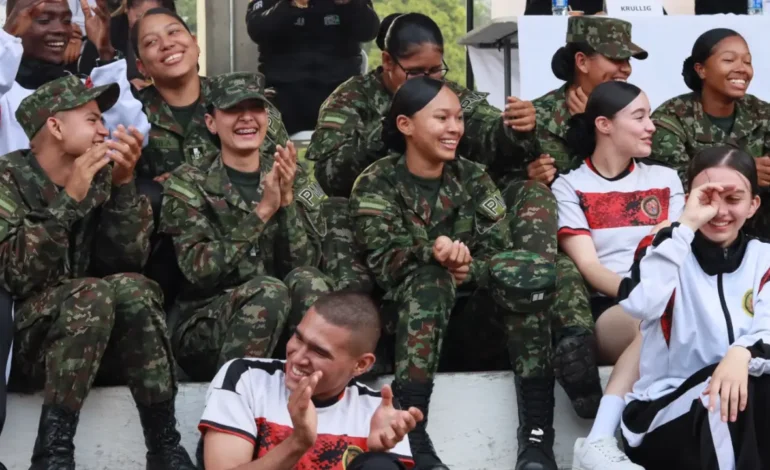 Soldados y policías muestran su talento en La Nave