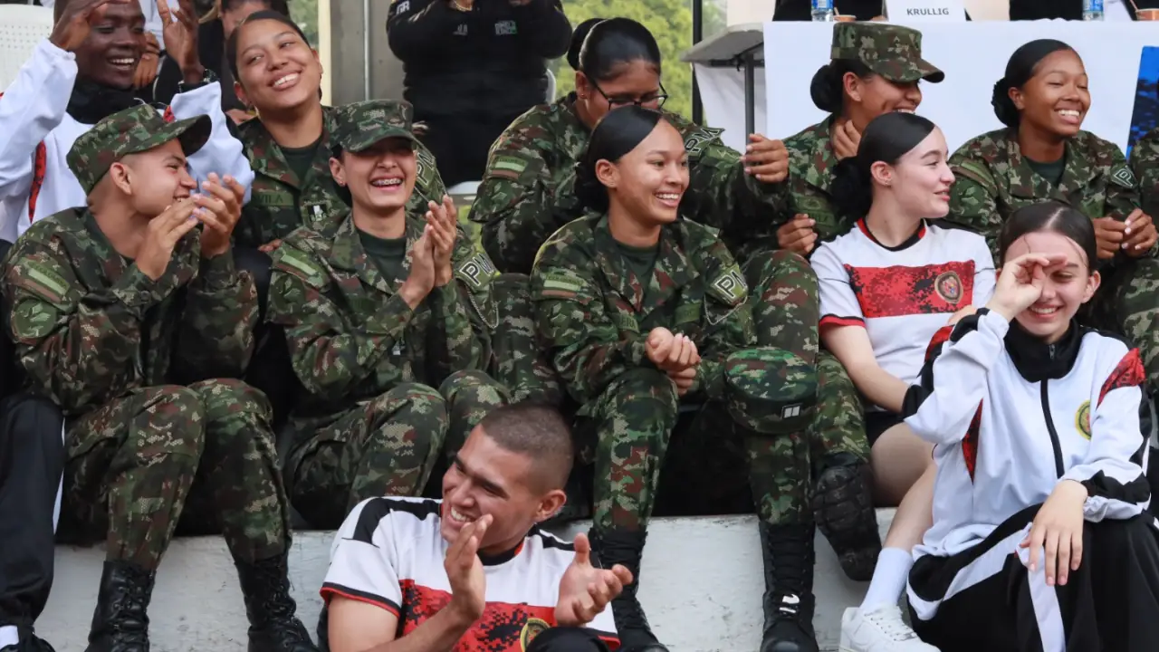 Soldados y policías de Antioquia muestran su talento en La Nave