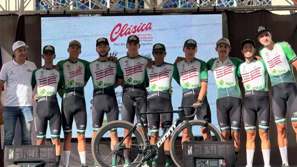 Más de 200 ciclistas participan en la Clásica Nacional de El Carmen de Viboral 2025