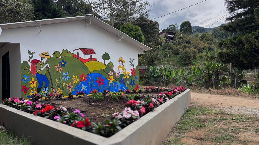 La Administración de La Ceja entregó obras en La Loma y Llanadas priorizadas por presupuesto participativo. Más seguridad y espacios para la comunidad.