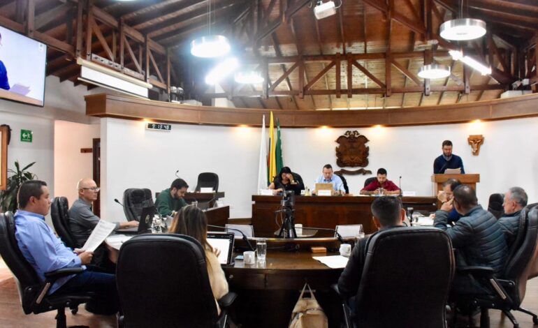 Concejo de El Retiro autoriza la venta de acciones de Aguas del Oriente a EPM para garantizar agua y salud al 2050.