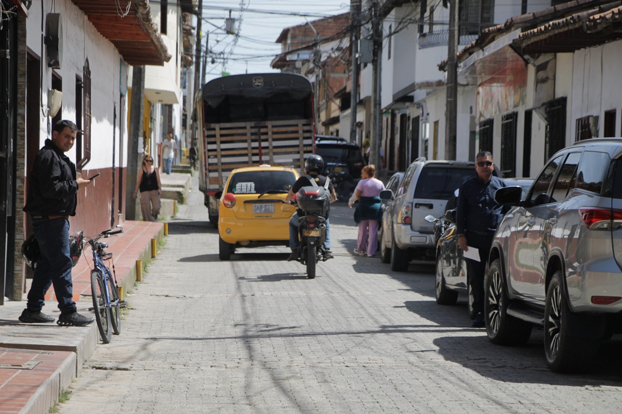 Cierres viales en La Ceja por obras de reposición de redes y pavimentación en las carreras 22 y 23