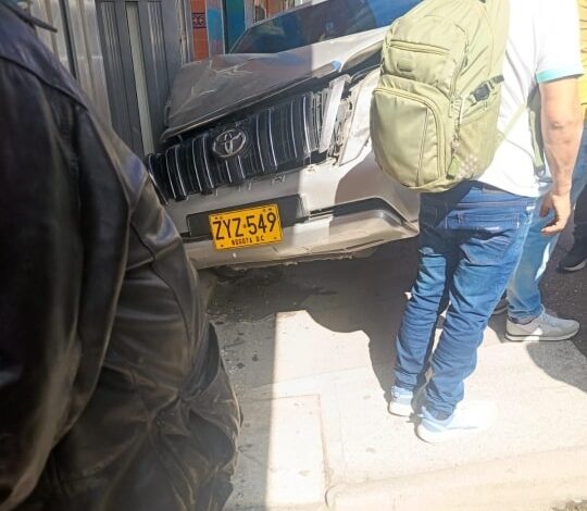 Escena policial en el sector La Galería de Rionegro tras la balacera y muerte de un sicario apodado Cripa