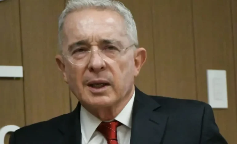 Defensa de Uribe presenta apelación contra condena de 12 años