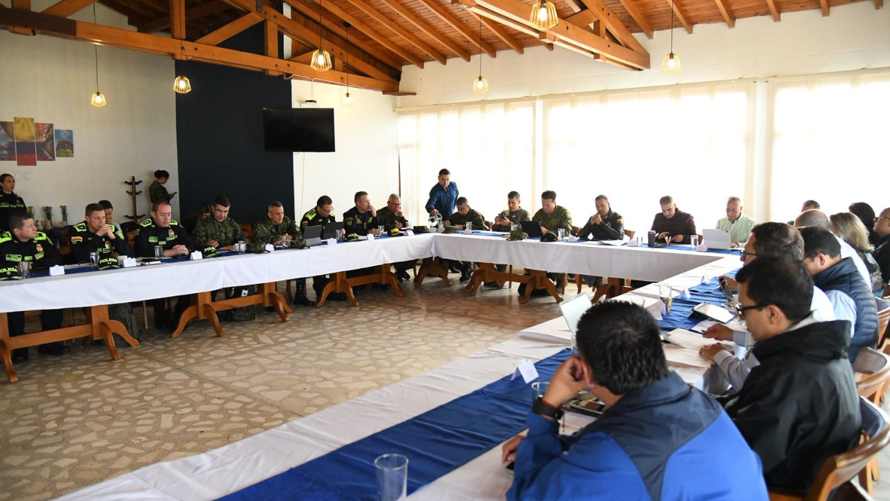 Desde Rionegro, Gobierno ofrece 2.000 millones por cabecilla criminal tras atentado en Amalfi