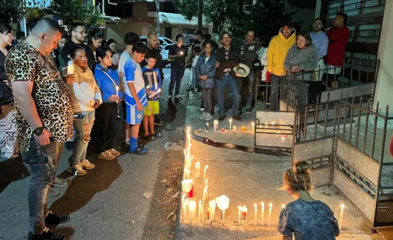 Familiares y vecinos acompañan velatón por funcionario asesinado en Rionegrog